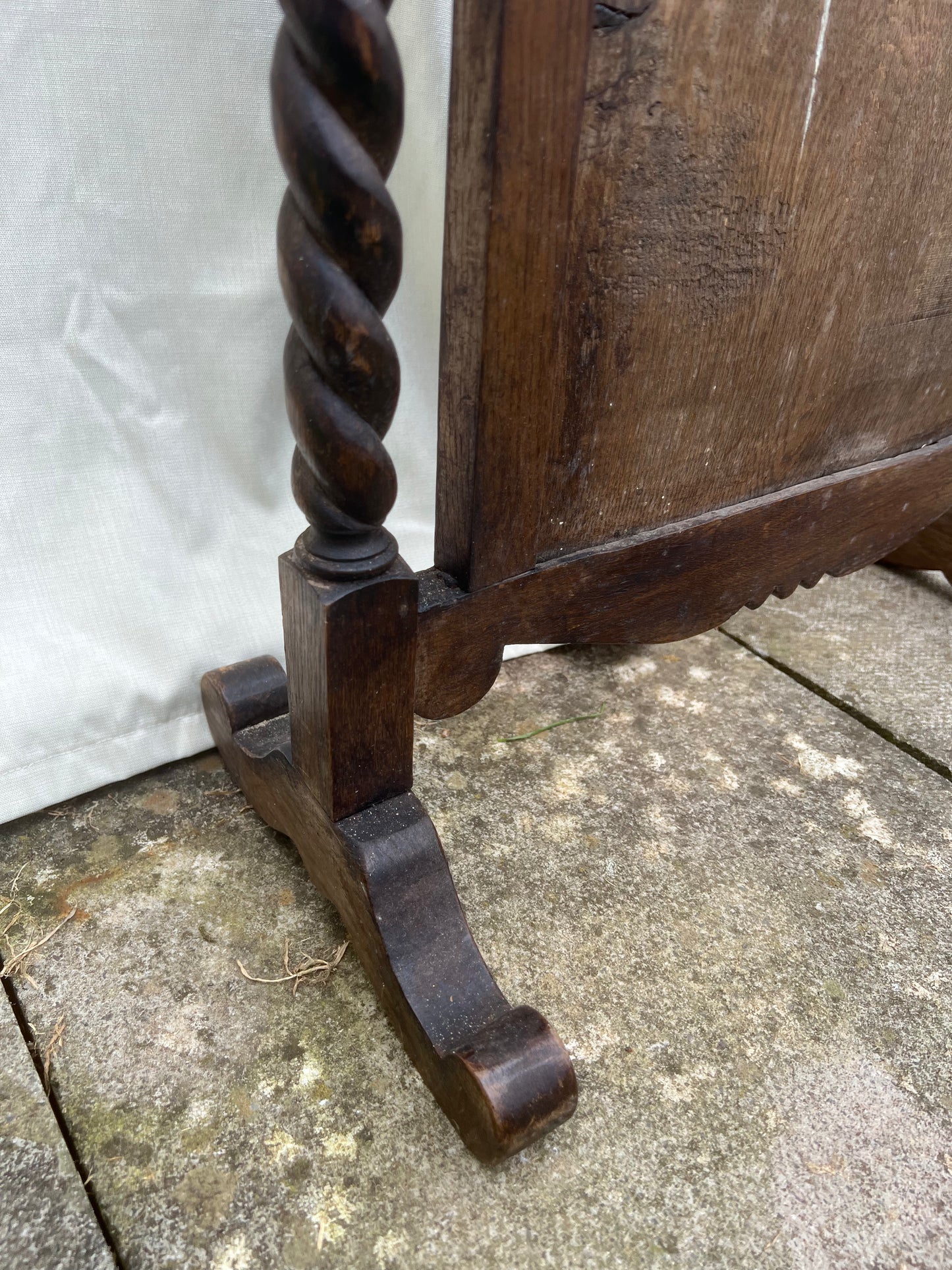 Edwardian Barley Twist Oak Carved Fire Guard Screen